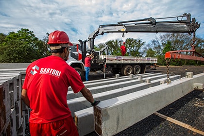 Infraestrutura Sartori Estruturas Metálicas e Pré Moldados. Trabalhando com qualidade e segurança. Imagem trabalho interno Sartori.